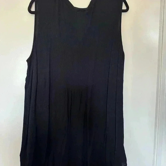 Never Worn DR2 Black Sleeveless Top with Slit Neck - Picture 4 of 6